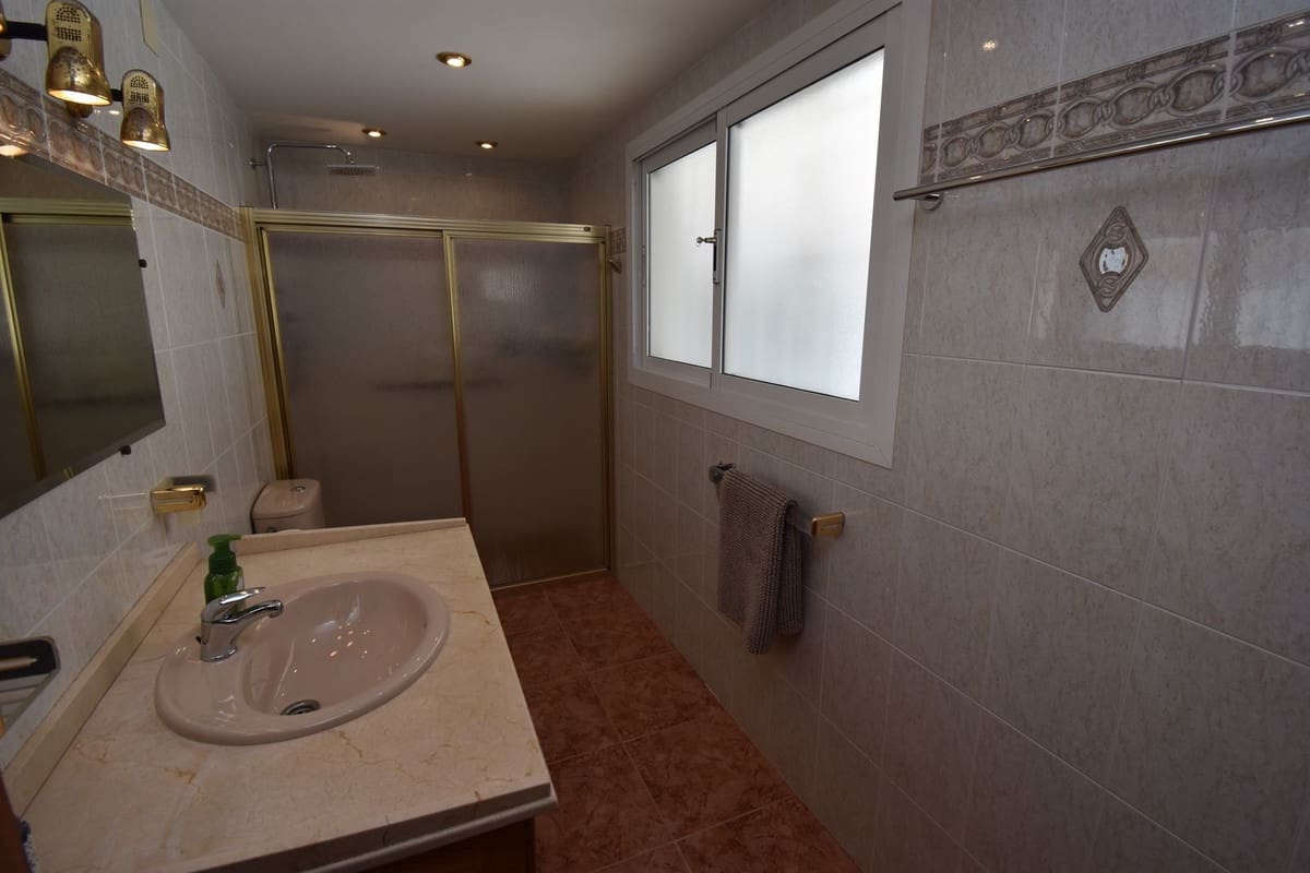 4 bedroom Villa for sale in Benalmadena with pool garage - € 1,100,000 (Ref: 9884448)