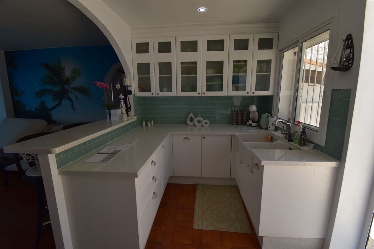 4 bedroom Villa for sale in Benalmadena with pool garage - € 1,100,000 (Ref: 9884448)