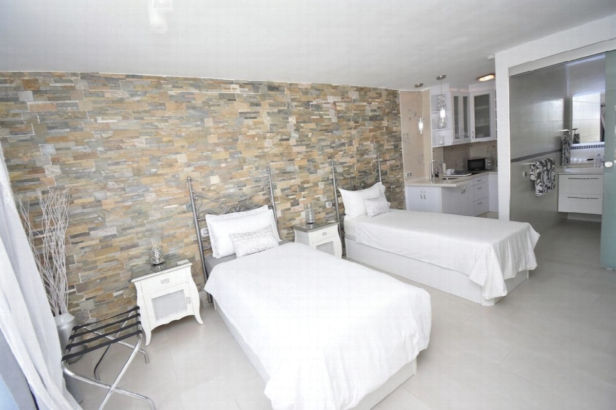 4 bedroom Villa for sale in Benalmadena with pool garage - € 1,100,000 (Ref: 9884448)