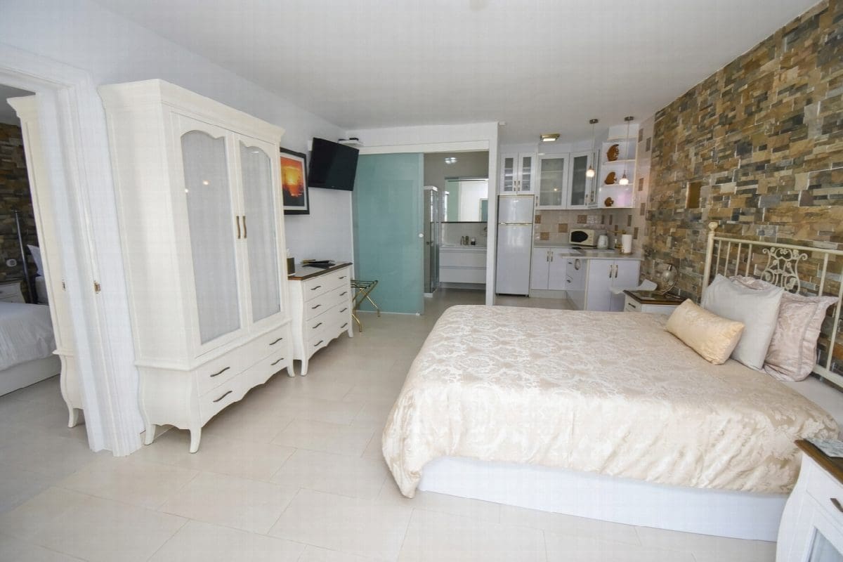 4 bedroom Villa for sale in Benalmadena with pool garage - € 1,100,000 (Ref: 9884448)