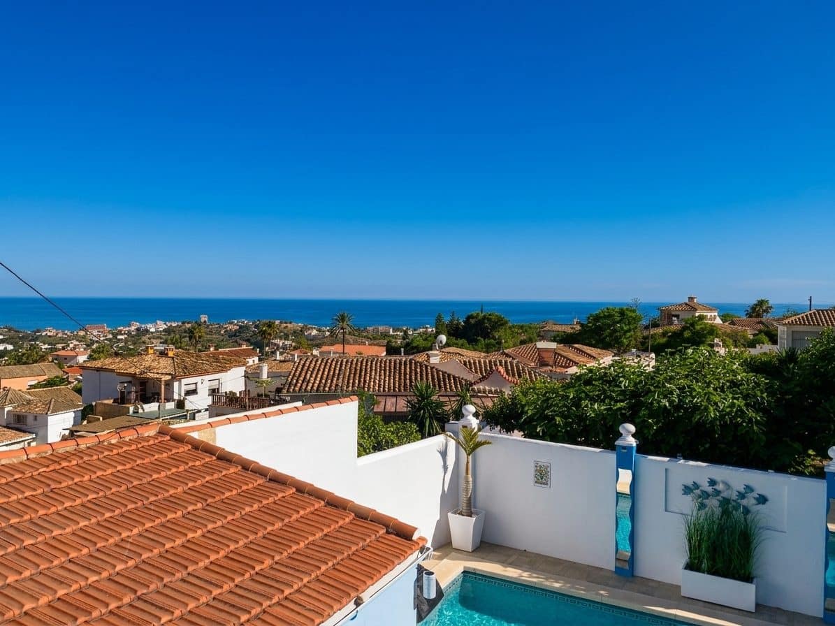 4 bedroom Villa for sale in Benalmadena with pool garage - € 1,100,000 (Ref: 9884448)