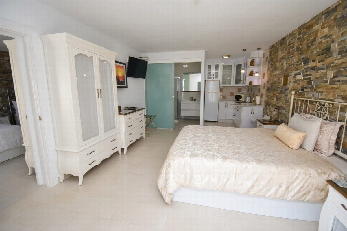 4 bedroom Villa for sale in Benalmadena with pool garage - € 1,100,000 (Ref: 9884448)