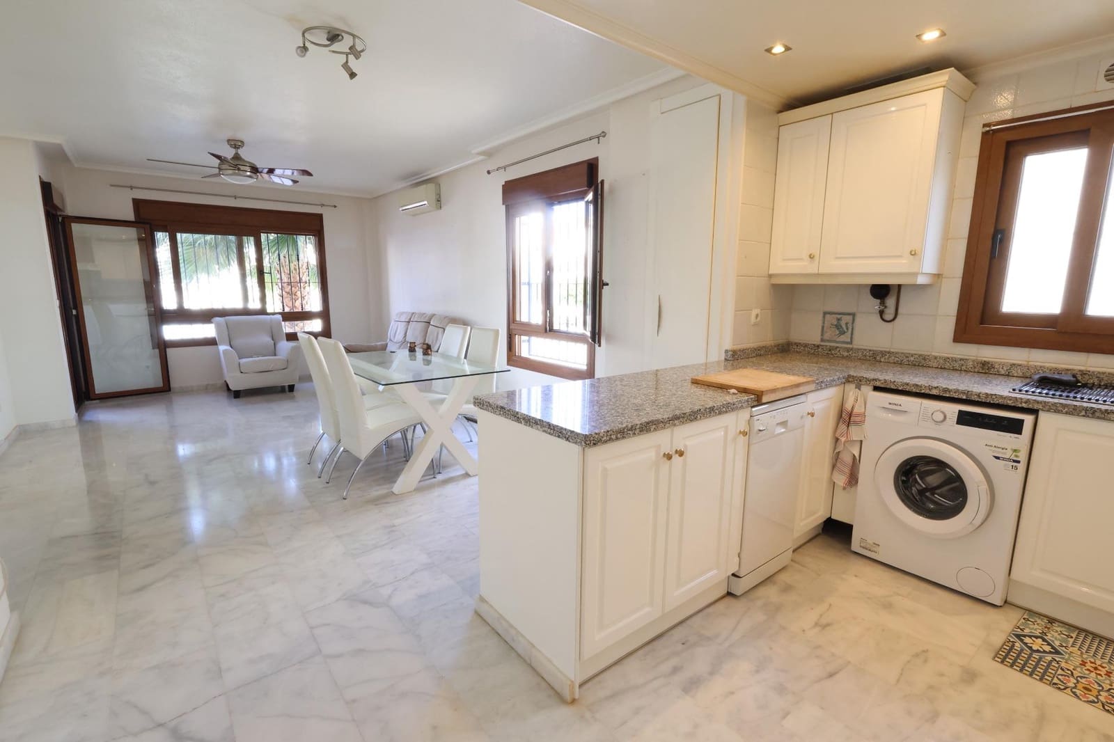 2 soveværelse Lejlighed til salg i Orihuela Costa med swimmingpool garage - € 195.000 (Ref: 9887978)