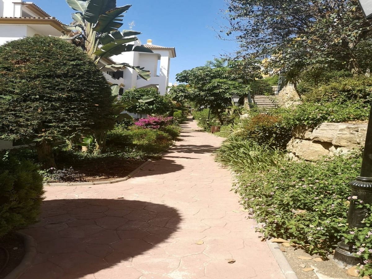 2 Zimmer Apartment zu verkaufen in La Cala de Mijas mit Pool - 349.000 € (Ref: 9892891)