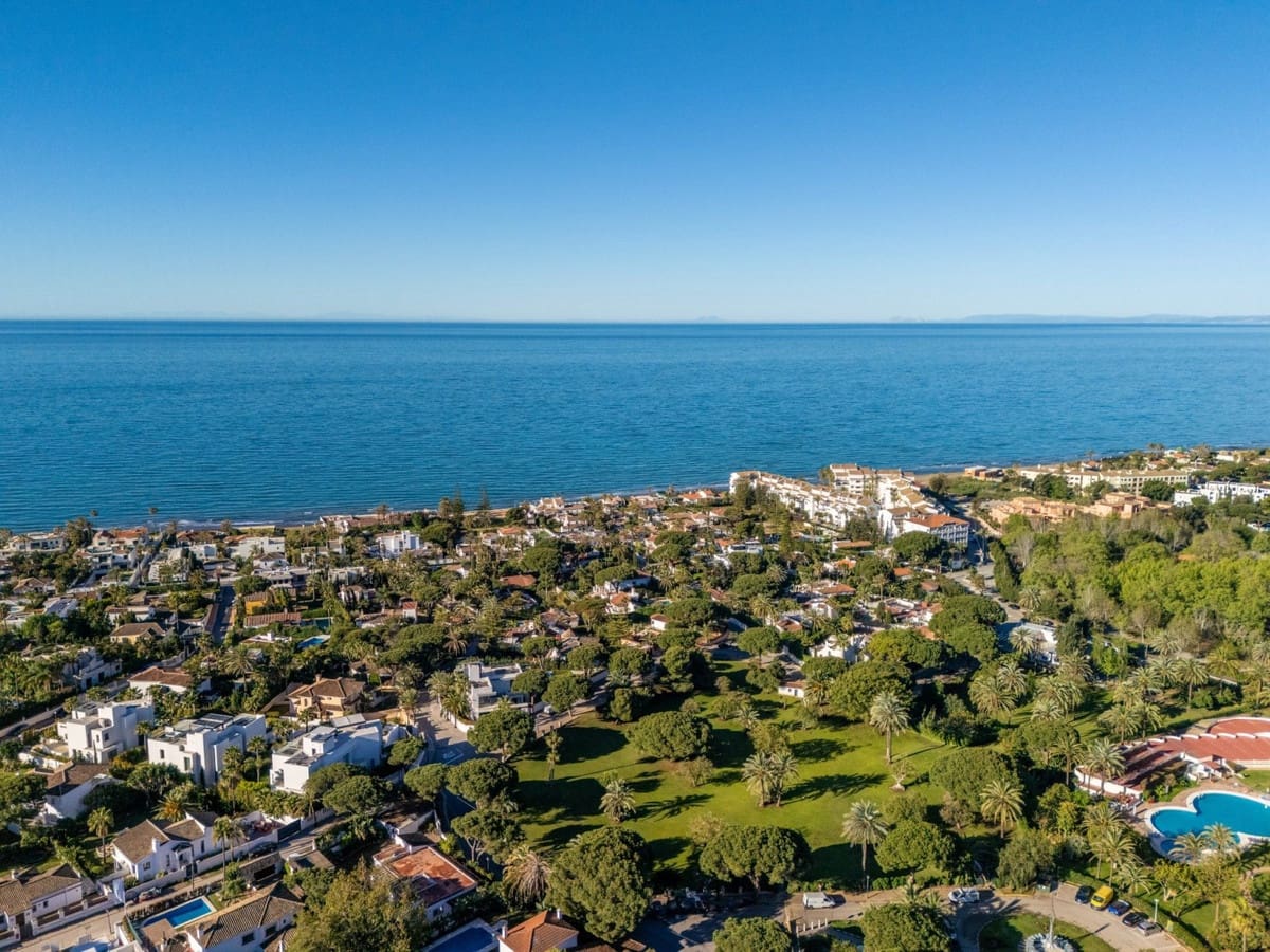 4 soveværelse Villa til salg i Marbesa med swimmingpool - € 3.495.000 (Ref: 9892897)