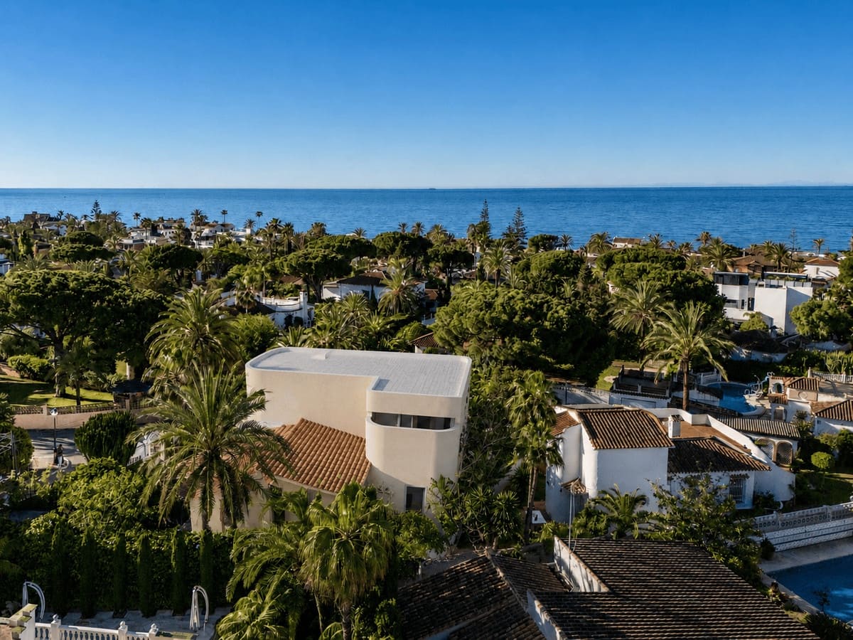 4 soveværelse Villa til salg i Marbesa med swimmingpool - € 3.495.000 (Ref: 9892897)