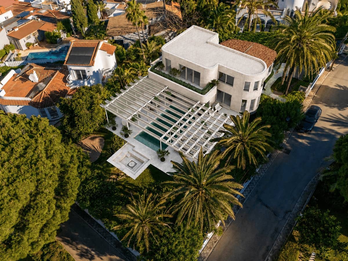 4 soveværelse Villa til salg i Marbesa med swimmingpool - € 3.495.000 (Ref: 9892897)