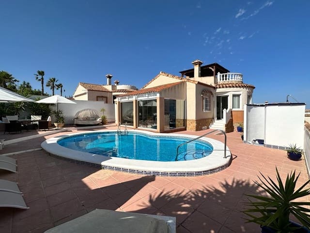 4 soveværelse Villa til salg i San Miguel de Salinas med swimmingpool - € 335.000 (Ref: 9892902)