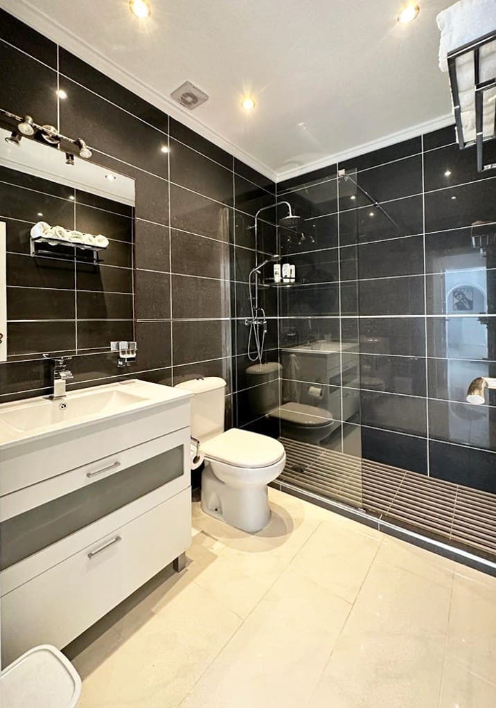 4 soveværelse Villa til salg i San Miguel de Salinas med swimmingpool - € 335.000 (Ref: 9892902)