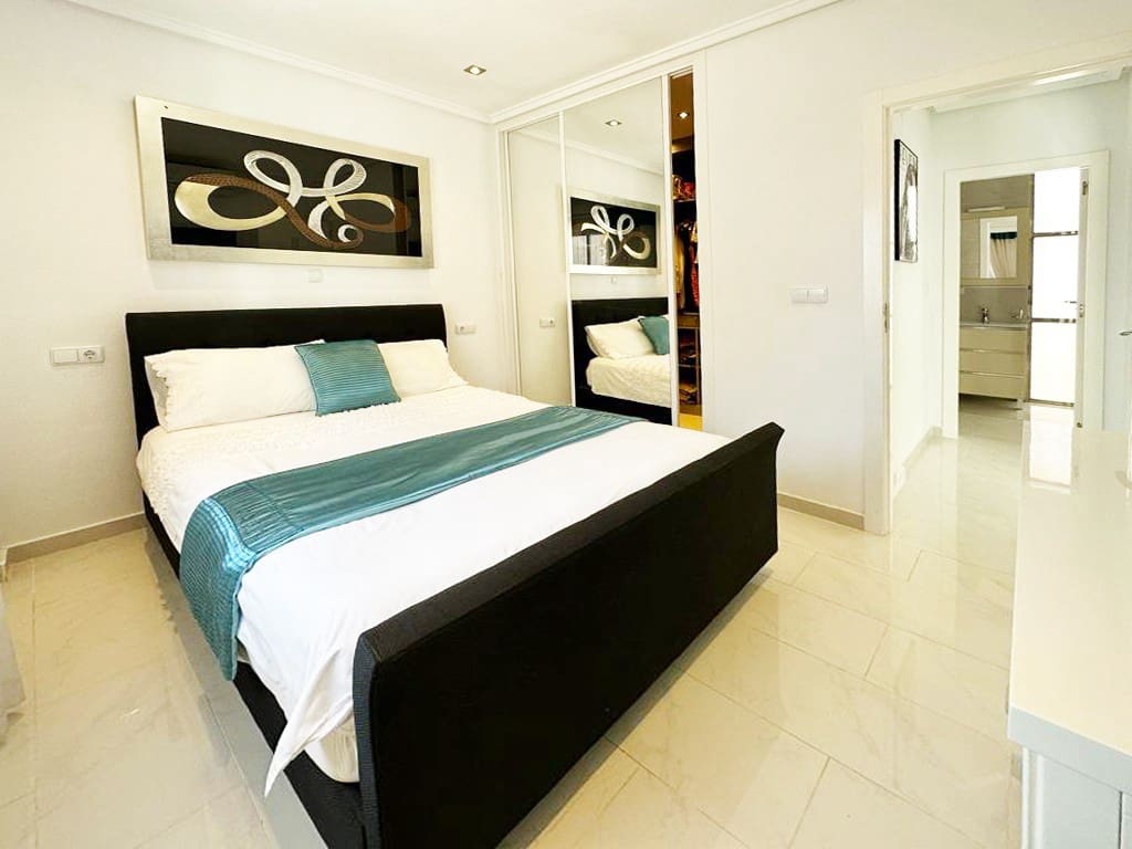 4 soveværelse Villa til salg i San Miguel de Salinas med swimmingpool - € 335.000 (Ref: 9892902)