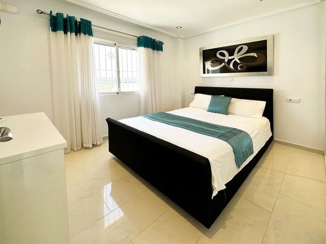 4 soveværelse Villa til salg i San Miguel de Salinas med swimmingpool - € 335.000 (Ref: 9892902)