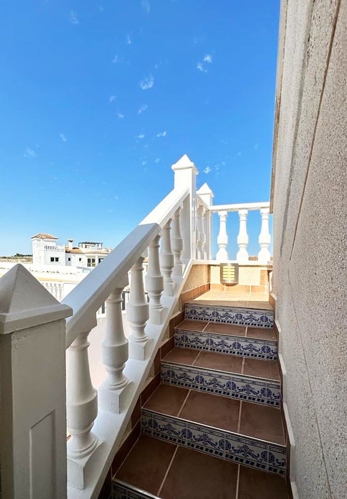 4 soveværelse Villa til salg i San Miguel de Salinas med swimmingpool - € 335.000 (Ref: 9892902)