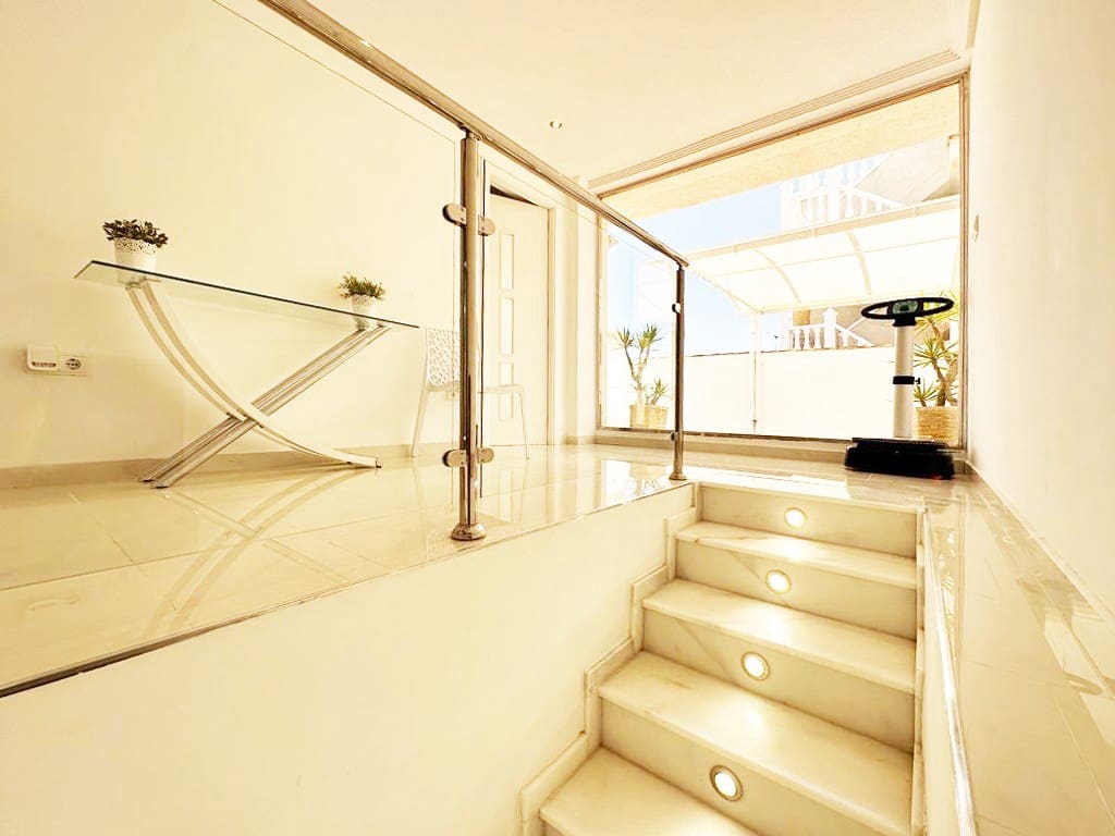 4 soveværelse Villa til salg i San Miguel de Salinas med swimmingpool - € 335.000 (Ref: 9892902)