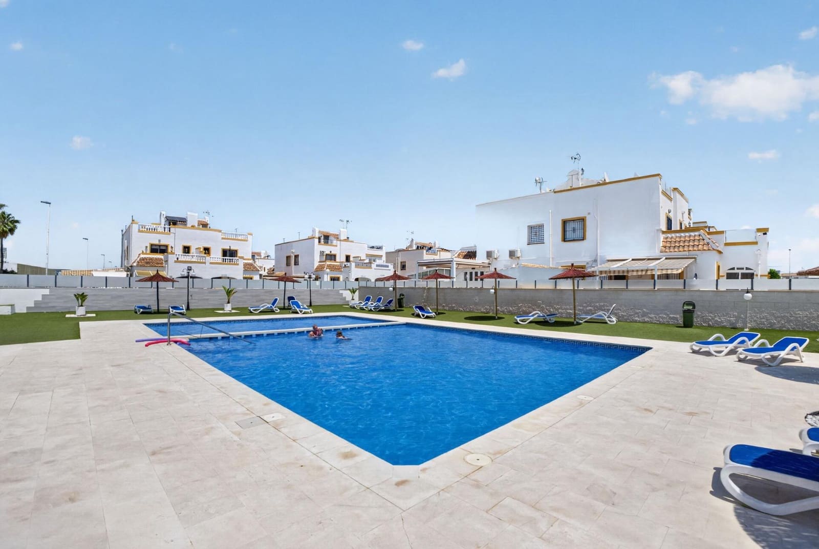 3 soveværelse Lejlighed til salg i Torrevieja med swimmingpool garage - € 195.000 (Ref: 9892905)