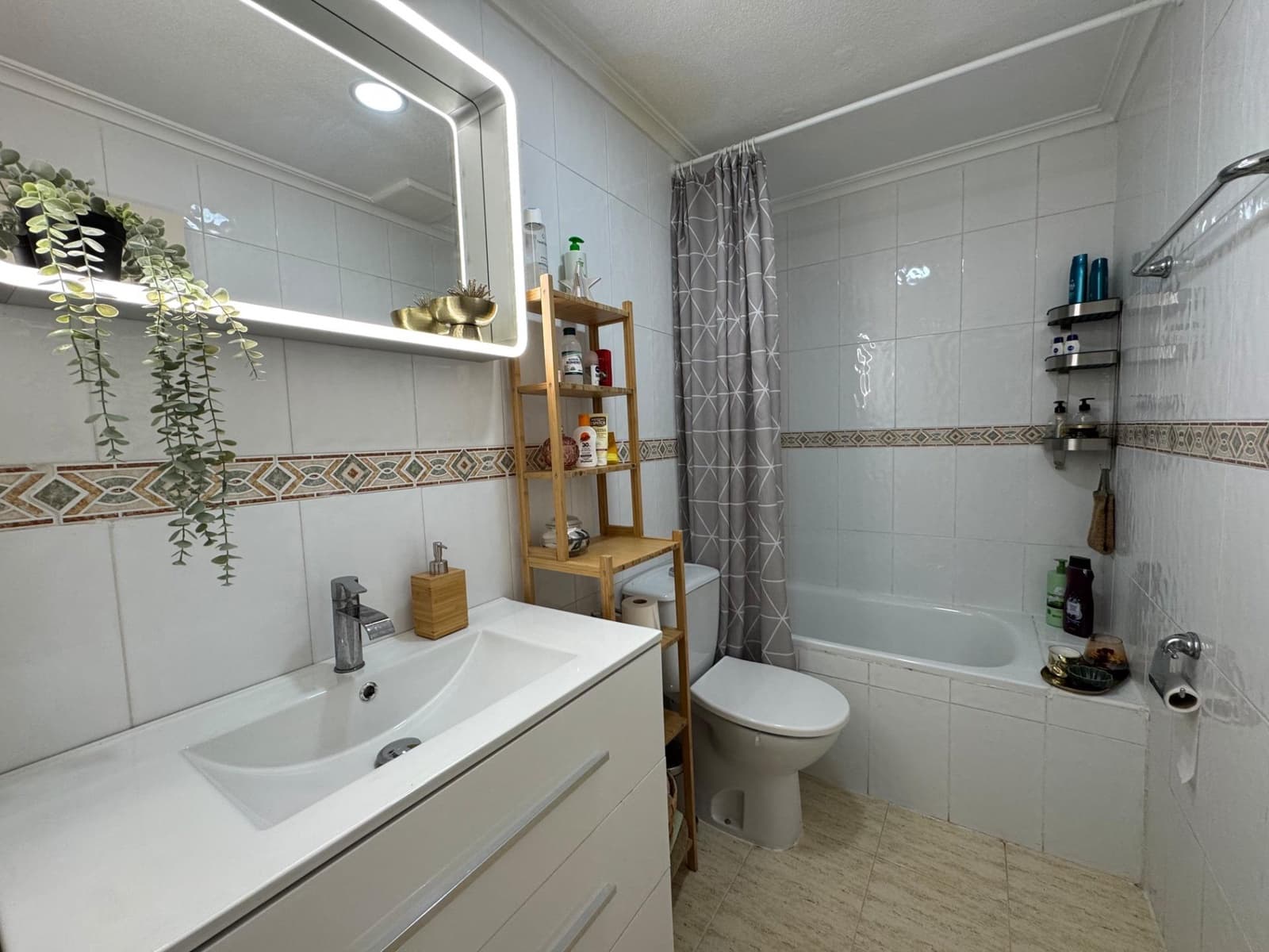 3 makuuhuone Bungalow myytävänä paikassa Torrevieja mukana uima-altaan - 169 900 € (Ref: 9892906)