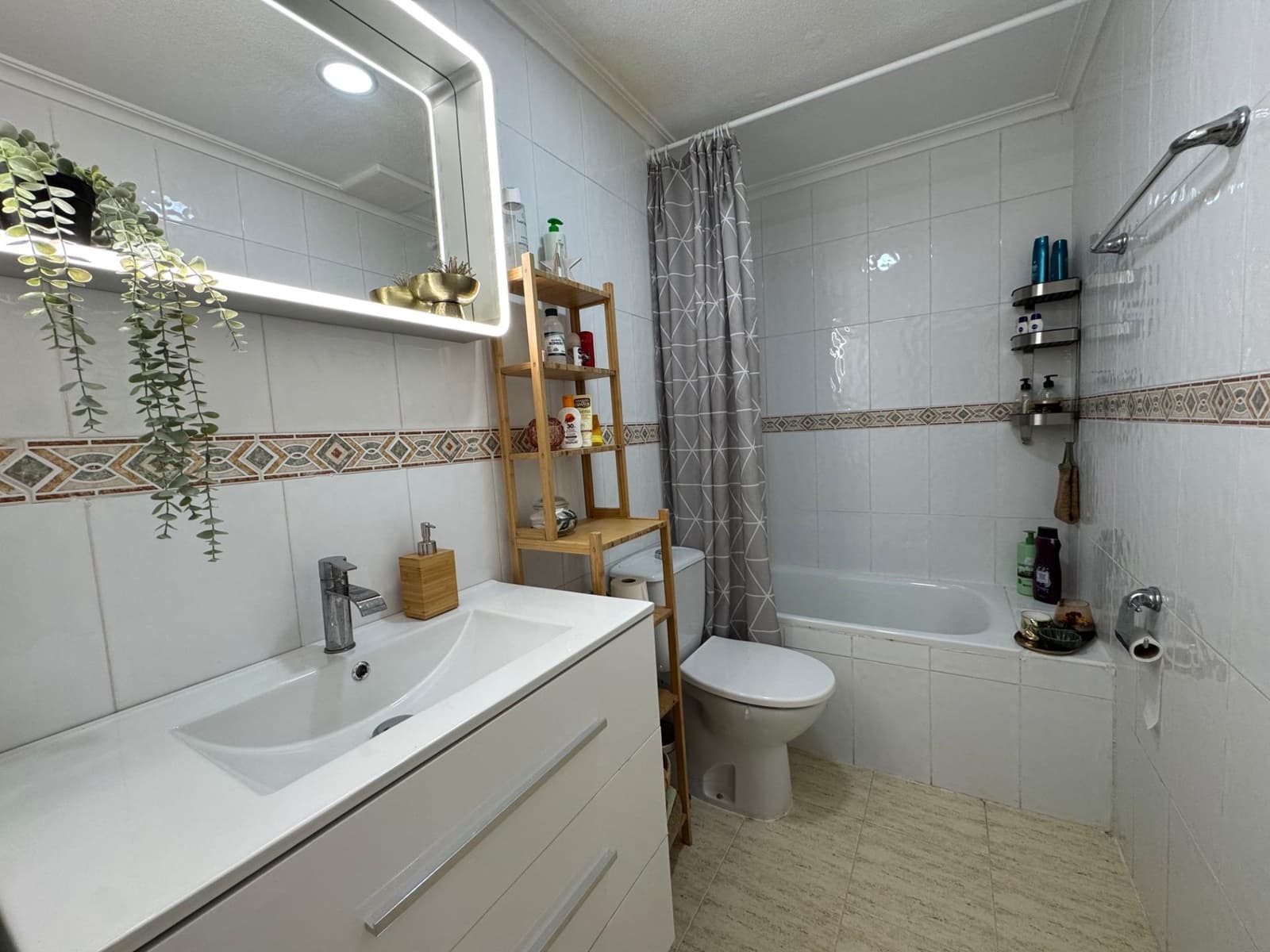 3 makuuhuone Bungalow myytävänä paikassa Torrevieja mukana uima-altaan - 169 900 € (Ref: 9892906)