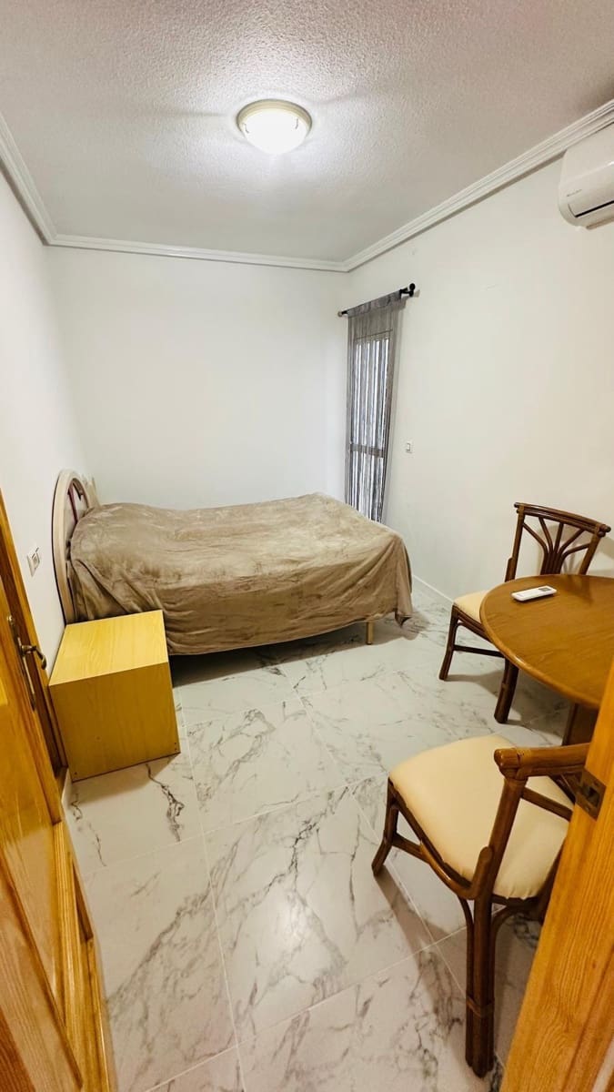 2 slaapkamer Appartement te koop in Torrevieja - € 145.710 (Ref: 9894914)