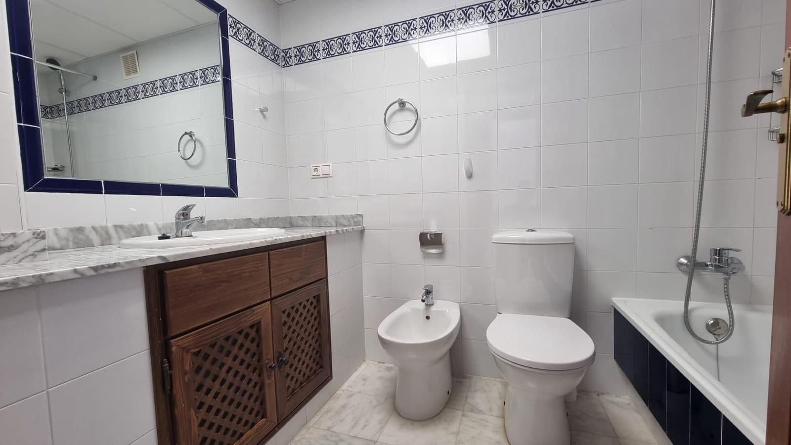 2 soveværelse Lejlighed til salg i Torrevieja med swimmingpool - € 265.000 (Ref: 9894917)
