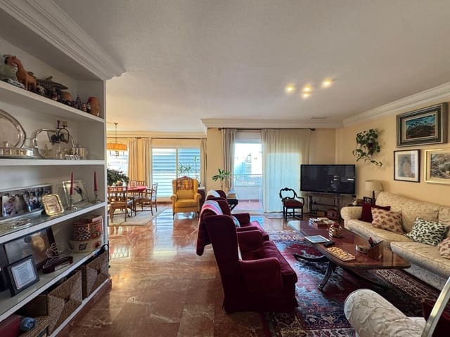 Apartamento de 4 habitaciones en Torrevieja en venta - 380.000 € (Ref: 9894918)