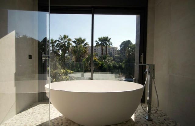 5 sypialnia Willa na sprzedaż w Casco Antiguo, Marbella z basenem - 2 800 000 € (Ref: 9896843)