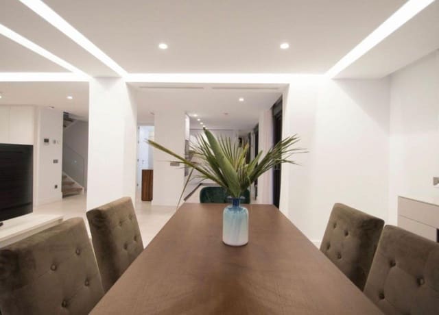 5 sypialnia Willa na sprzedaż w Casco Antiguo, Marbella z basenem - 2 800 000 € (Ref: 9896843)