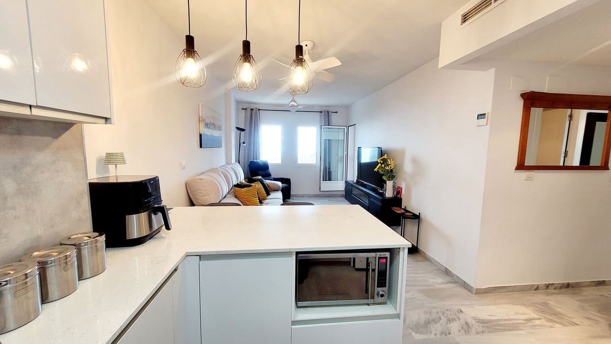 2 sovrum Lägenhet till salu i Benalmadena med pool - 329 000 € (Ref: 9899293)
