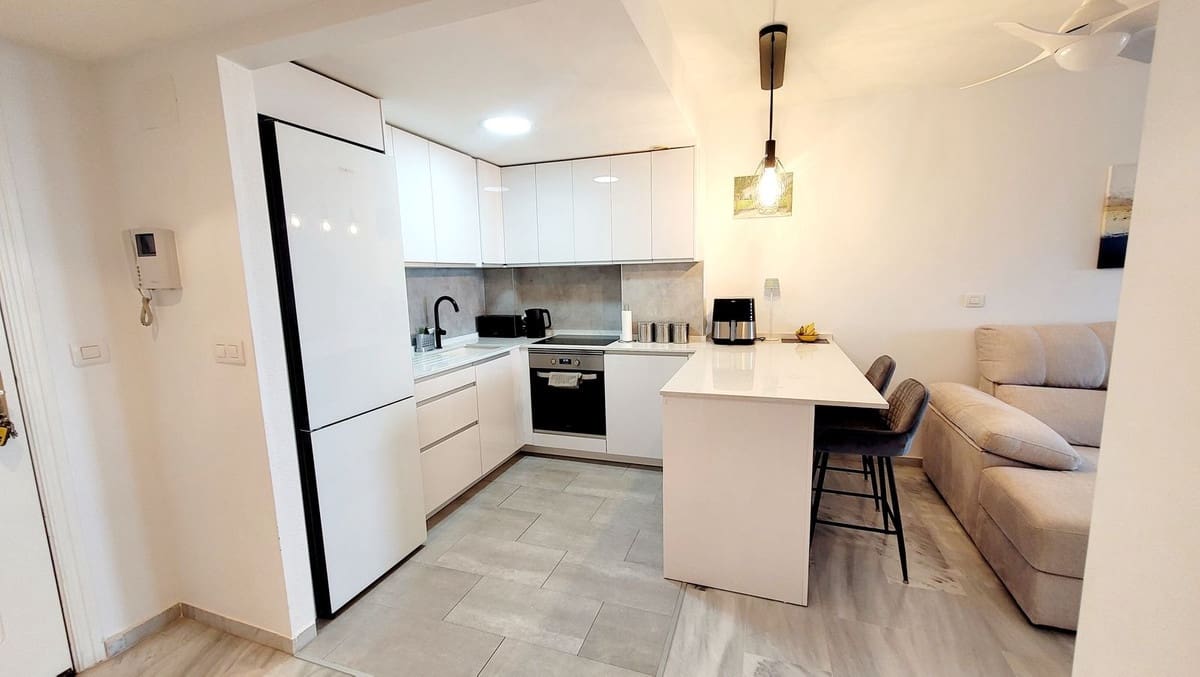 2 sovrum Lägenhet till salu i Benalmadena med pool - 329 000 € (Ref: 9899293)