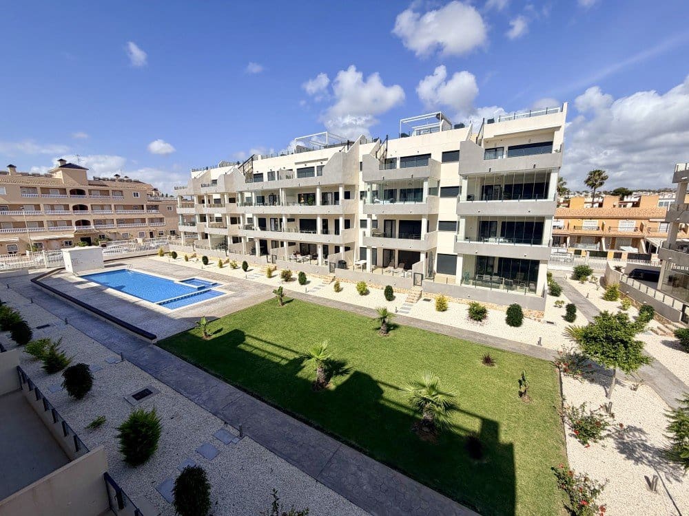 3 soveværelse Lejlighed til salg i Orihuela Costa med swimmingpool garage - € 390.000 (Ref: 9899301)