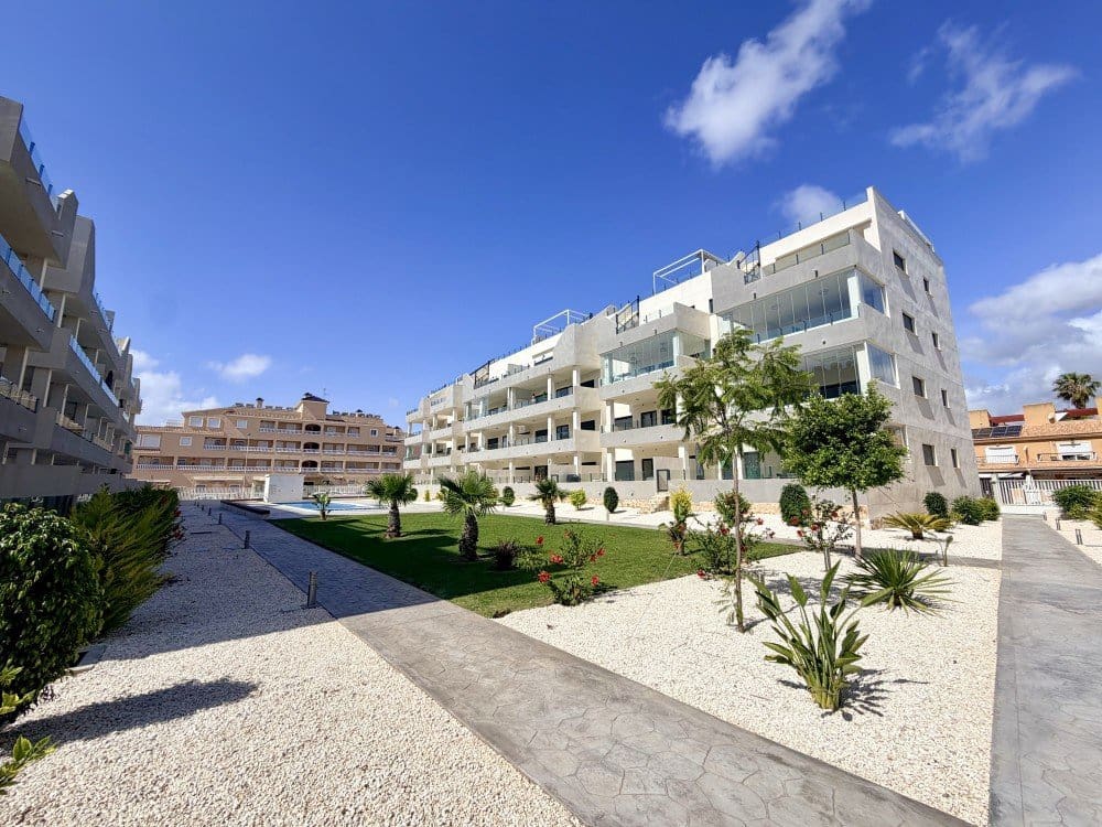3 soveværelse Lejlighed til salg i Orihuela Costa med swimmingpool garage - € 390.000 (Ref: 9899301)