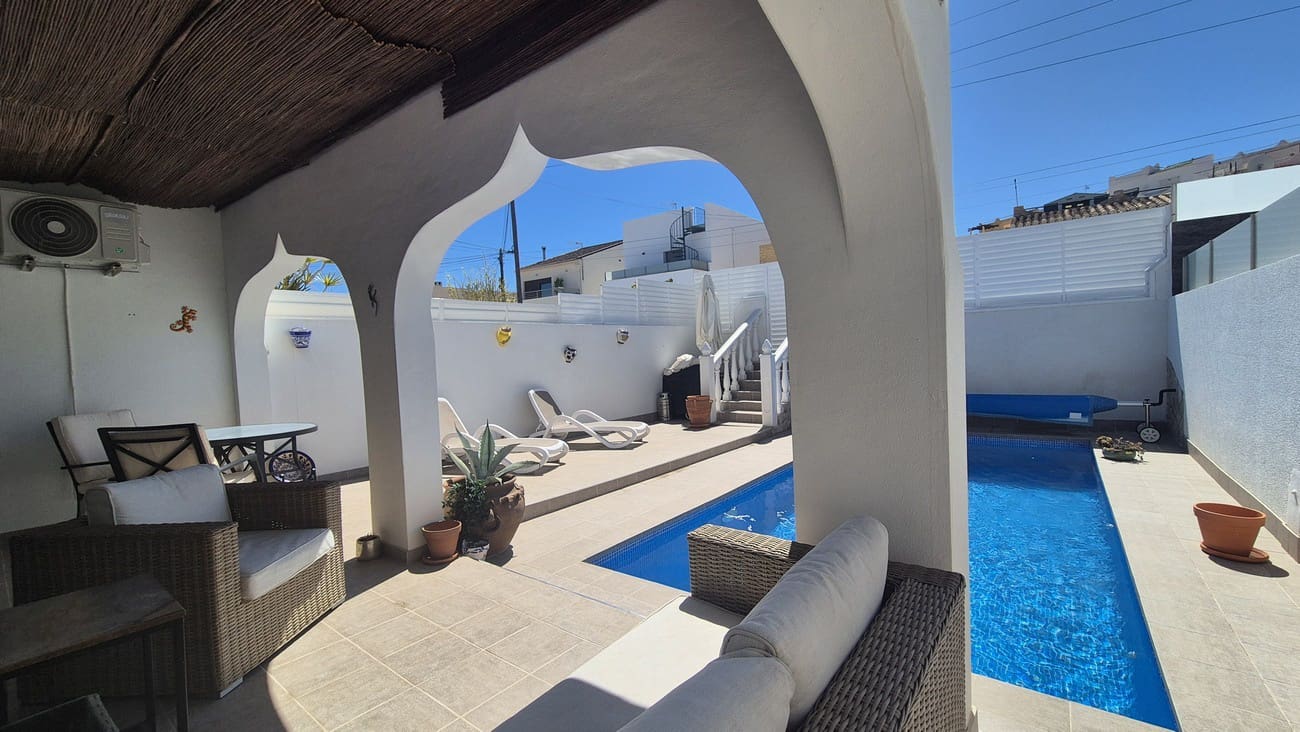 2 bedroom Bungalow for sale in Orihuela with pool garage - € 240,000 (Ref: 9899306)