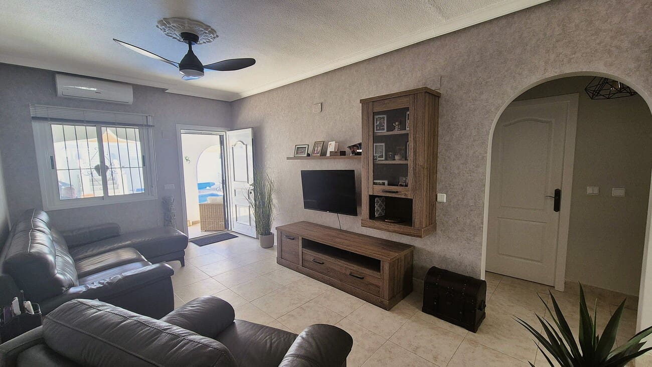 2 bedroom Bungalow for sale in Orihuela with pool garage - € 240,000 (Ref: 9899306)