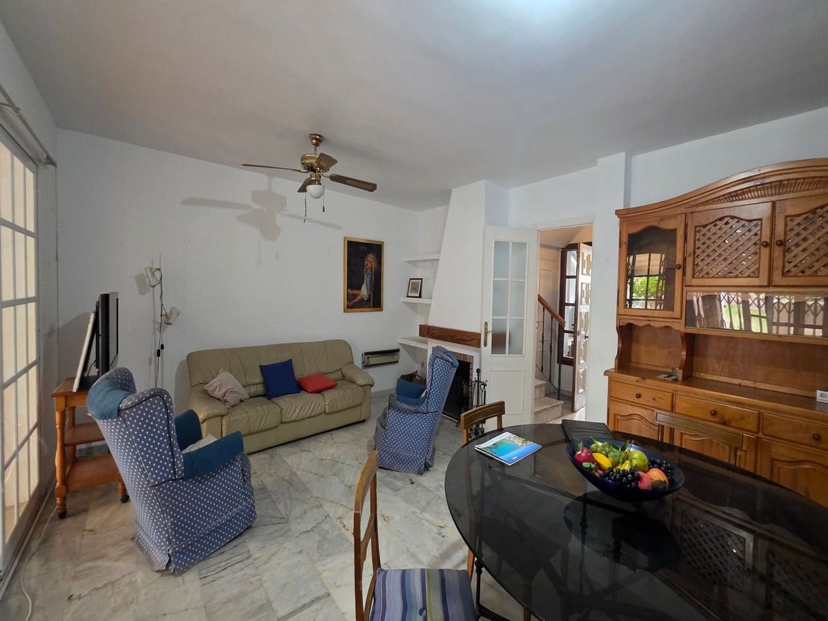 Adosado de 5 habitaciones en Fuengirola en venta - 490.000 € (Ref: 9899308)