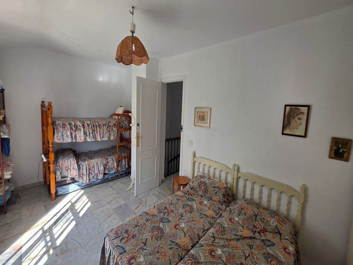 Adosado de 5 habitaciones en Fuengirola en venta - 490.000 € (Ref: 9899308)