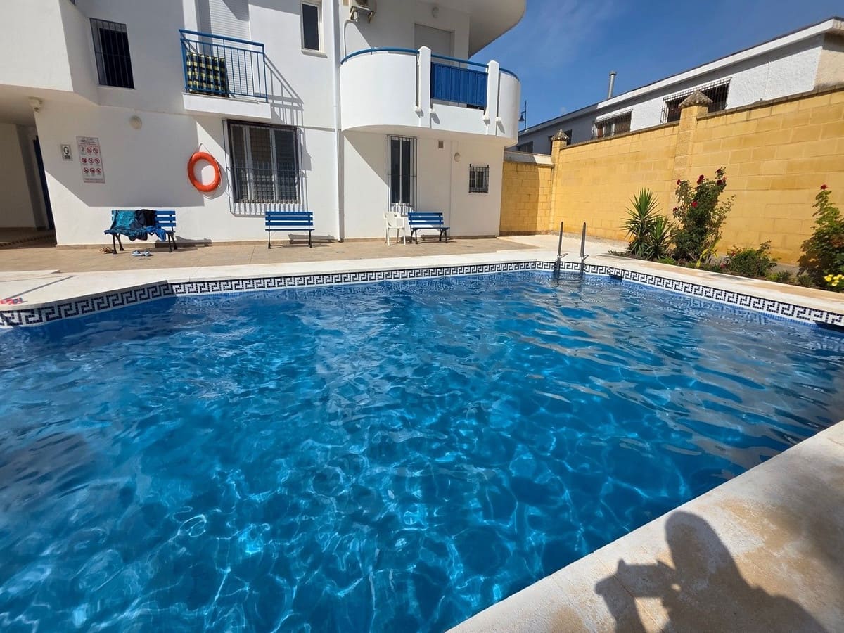 5 slaapkamer Rijtjeshuis te koop in Fuengirola met zwembad garage - € 470.000 (Ref: 9899308)