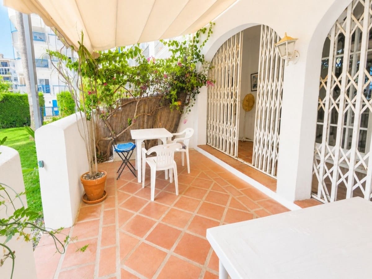 5 slaapkamer Rijtjeshuis te koop in Fuengirola met zwembad garage - € 470.000 (Ref: 9899308)
