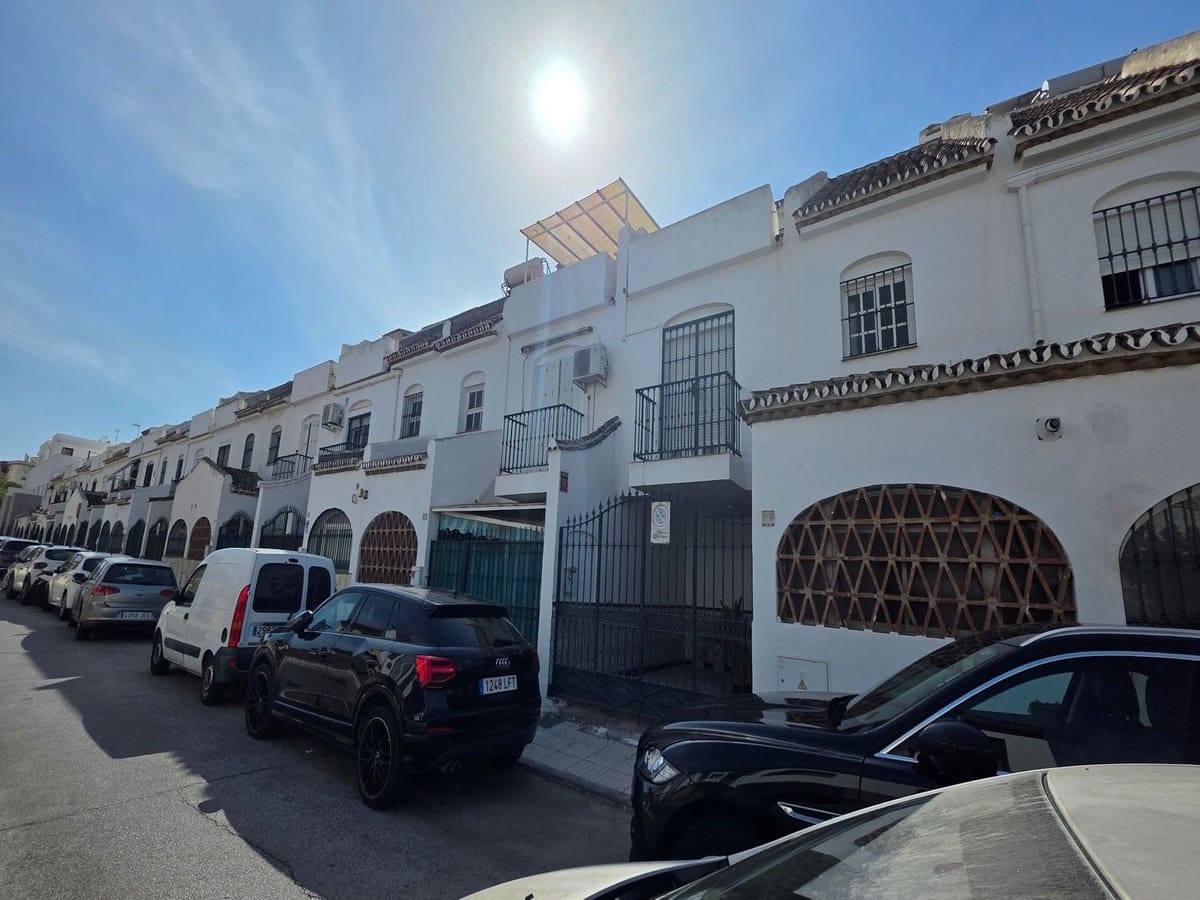5 slaapkamer Rijtjeshuis te koop in Fuengirola met zwembad garage - € 470.000 (Ref: 9899308)