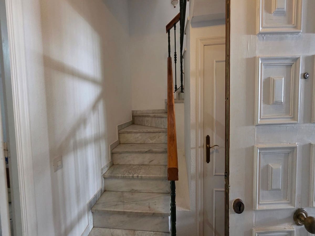 5 slaapkamer Rijtjeshuis te koop in Fuengirola met zwembad garage - € 470.000 (Ref: 9899308)