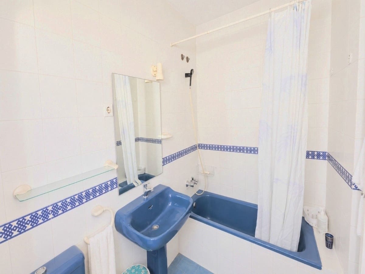 5 slaapkamer Rijtjeshuis te koop in Fuengirola met zwembad garage - € 470.000 (Ref: 9899308)