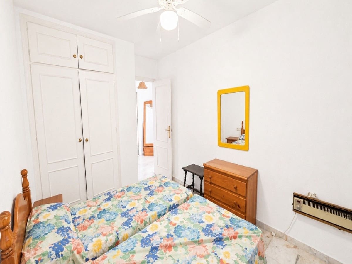 5 slaapkamer Rijtjeshuis te koop in Fuengirola met zwembad garage - € 470.000 (Ref: 9899308)