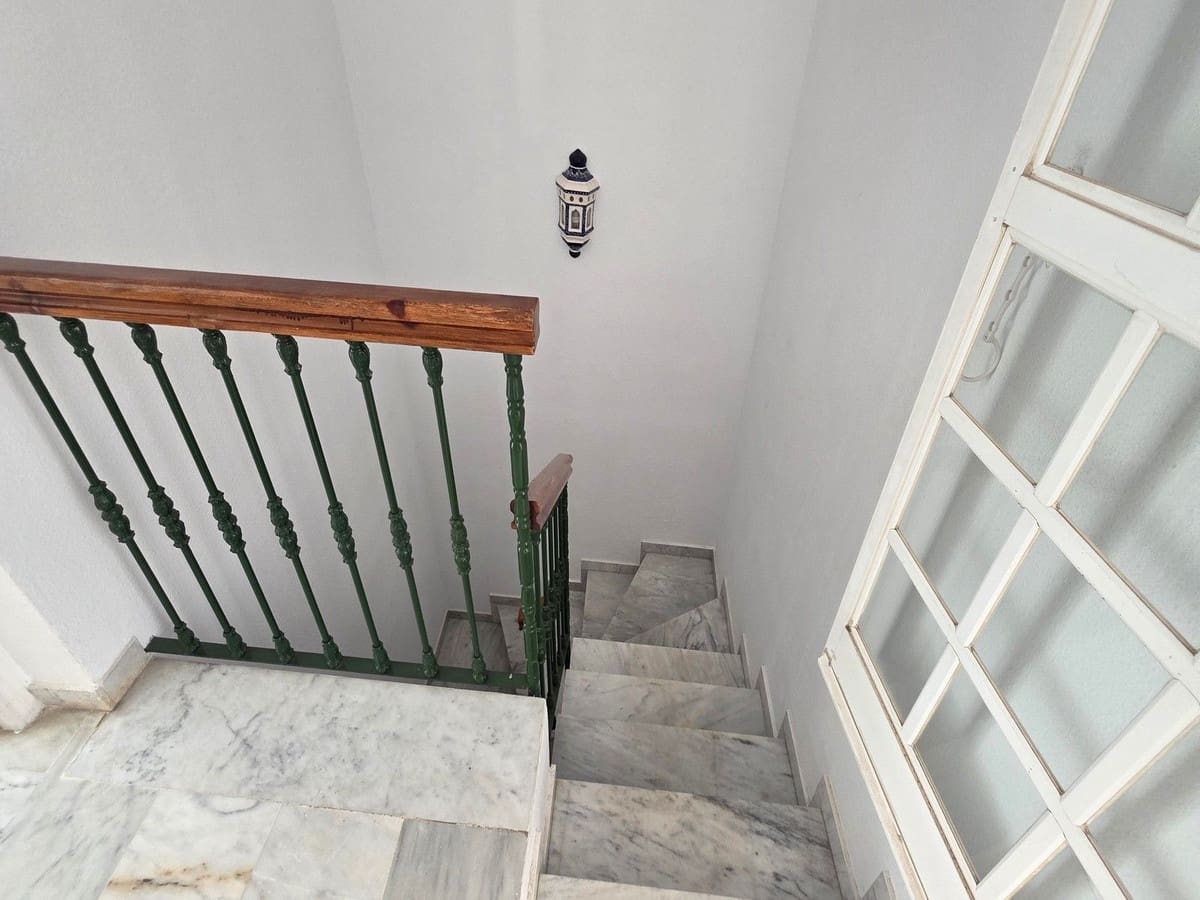 5 slaapkamer Rijtjeshuis te koop in Fuengirola met zwembad garage - € 470.000 (Ref: 9899308)