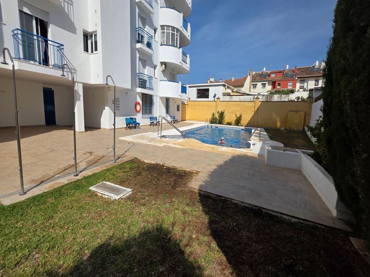 5 slaapkamer Rijtjeshuis te koop in Fuengirola met zwembad garage - € 470.000 (Ref: 9899308)