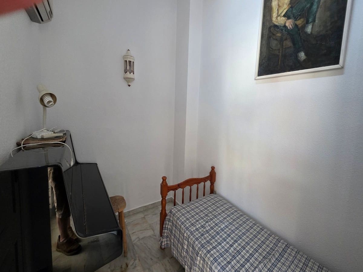 5 slaapkamer Rijtjeshuis te koop in Fuengirola met zwembad garage - € 470.000 (Ref: 9899308)