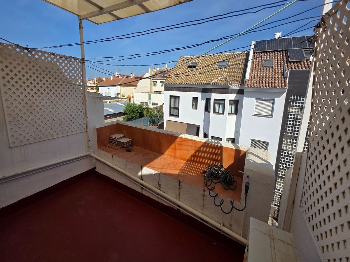 5 slaapkamer Rijtjeshuis te koop in Fuengirola met zwembad garage - € 470.000 (Ref: 9899308)