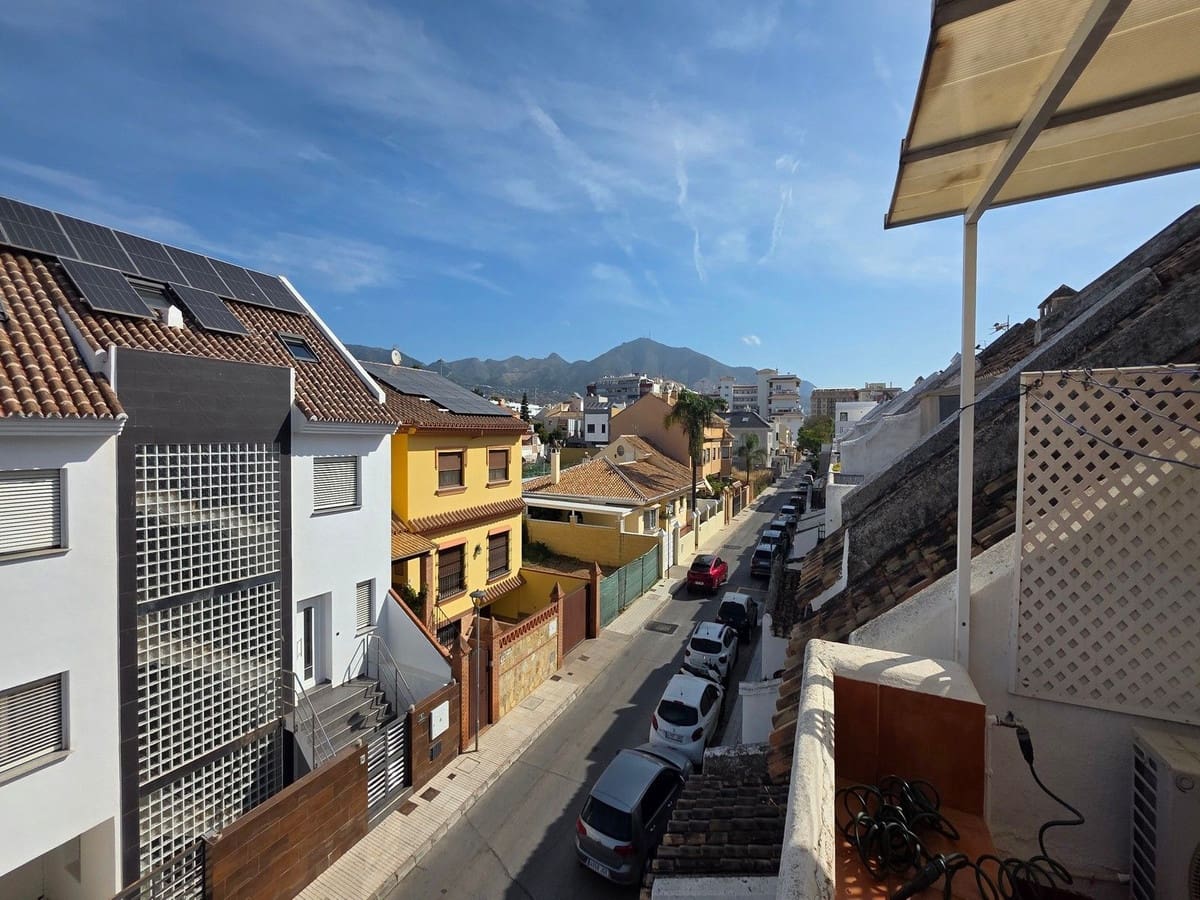 5 slaapkamer Rijtjeshuis te koop in Fuengirola met zwembad garage - € 470.000 (Ref: 9899308)