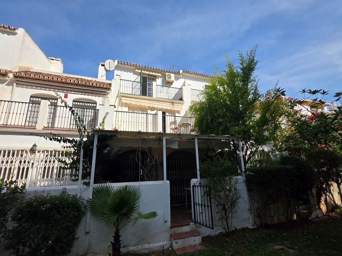 5 slaapkamer Rijtjeshuis te koop in Fuengirola met zwembad garage - € 470.000 (Ref: 9899308)