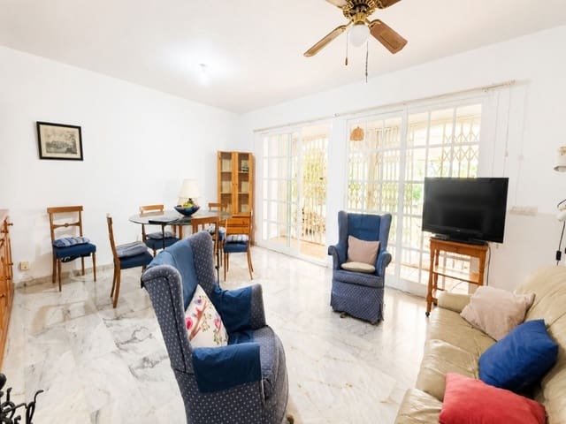 5 slaapkamer Rijtjeshuis te koop in Los Boliches , Fuengirola met zwembad garage - € 470.000 (Ref: 9899308)