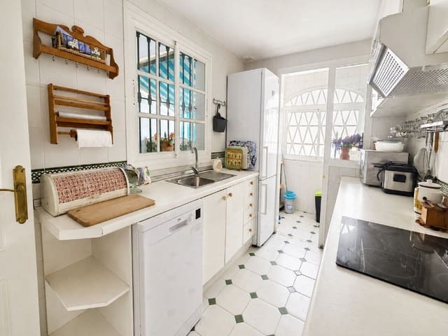 5 slaapkamer Rijtjeshuis te koop in Los Boliches , Fuengirola met zwembad garage - € 470.000 (Ref: 9899308)