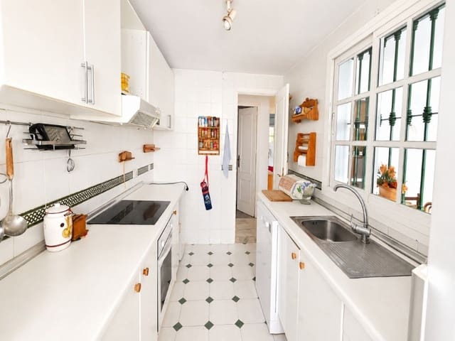 5 slaapkamer Rijtjeshuis te koop in Los Boliches , Fuengirola met zwembad garage - € 470.000 (Ref: 9899308)