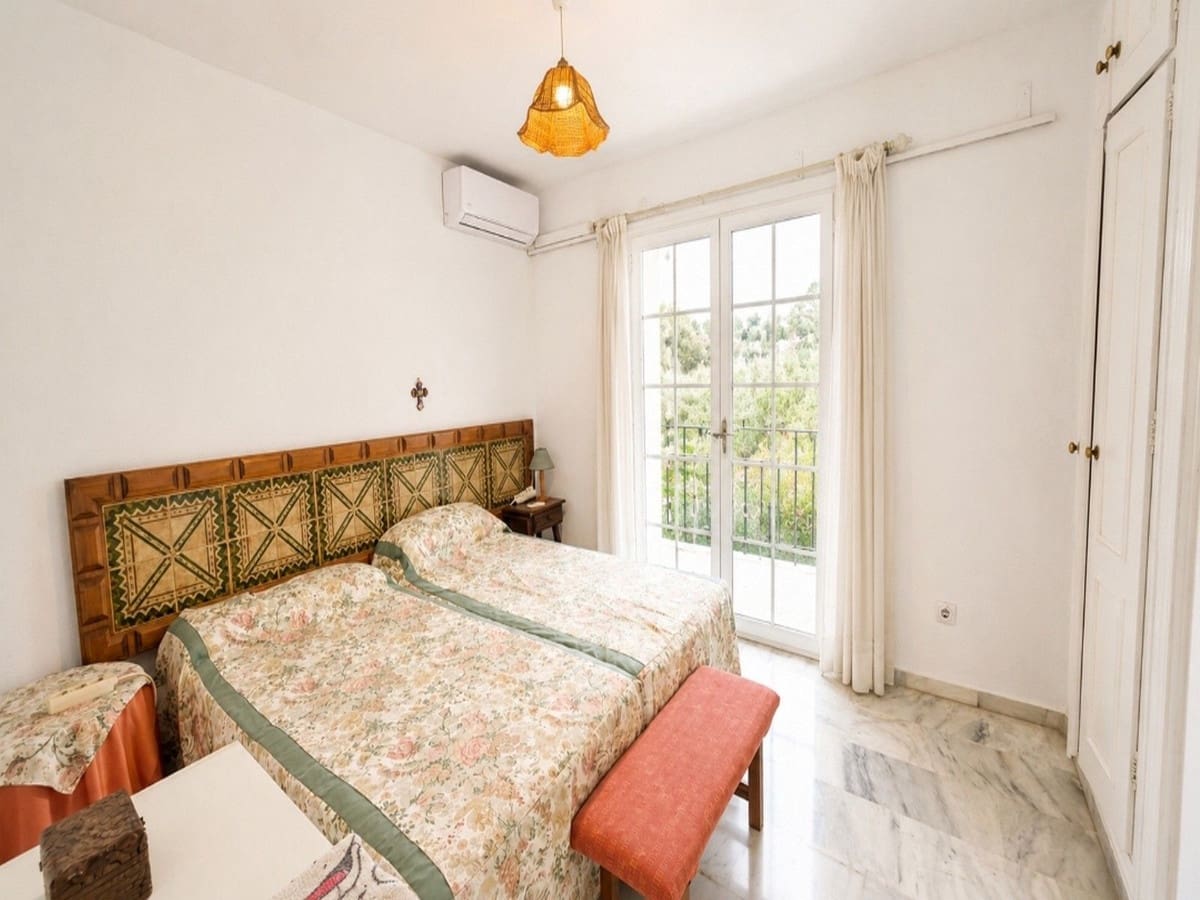 5 bedroom Terraced Villa for sale in Fuengirola with pool garage - € 470,000 (Ref: 9899308)