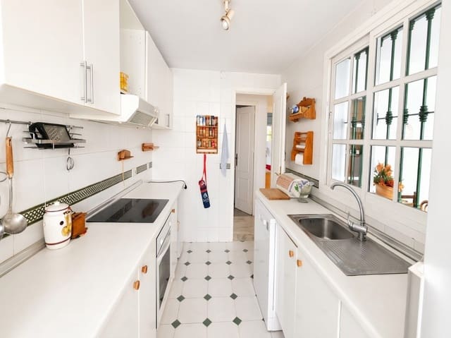 5 camera da letto Villetta a Schiera in vendita in Zona Puerto Deportivo, Fuengirola con piscina - 470.000 € (Rif: 9899308)